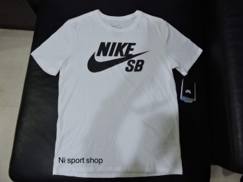 白色Nike SB短T